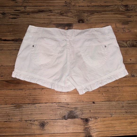 CI Sono by Cavalina Women's White Shorts Ruffle Leg 3 Button Sz Med - Picture 3 of 10